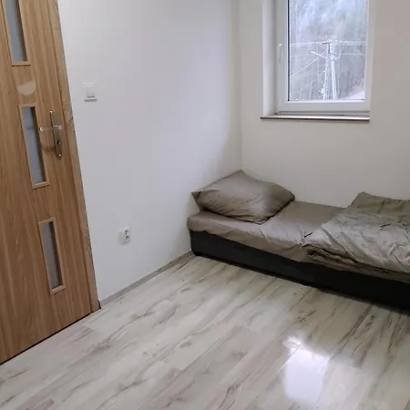 Pod Lasem Hostel Altanka